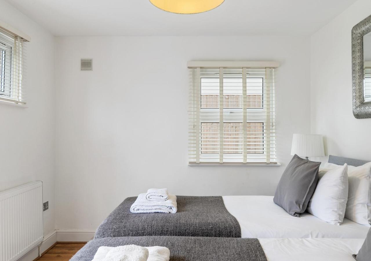 Two Bed Flat In Bush Hill Park Apartment Enfield Ngoại thất bức ảnh
